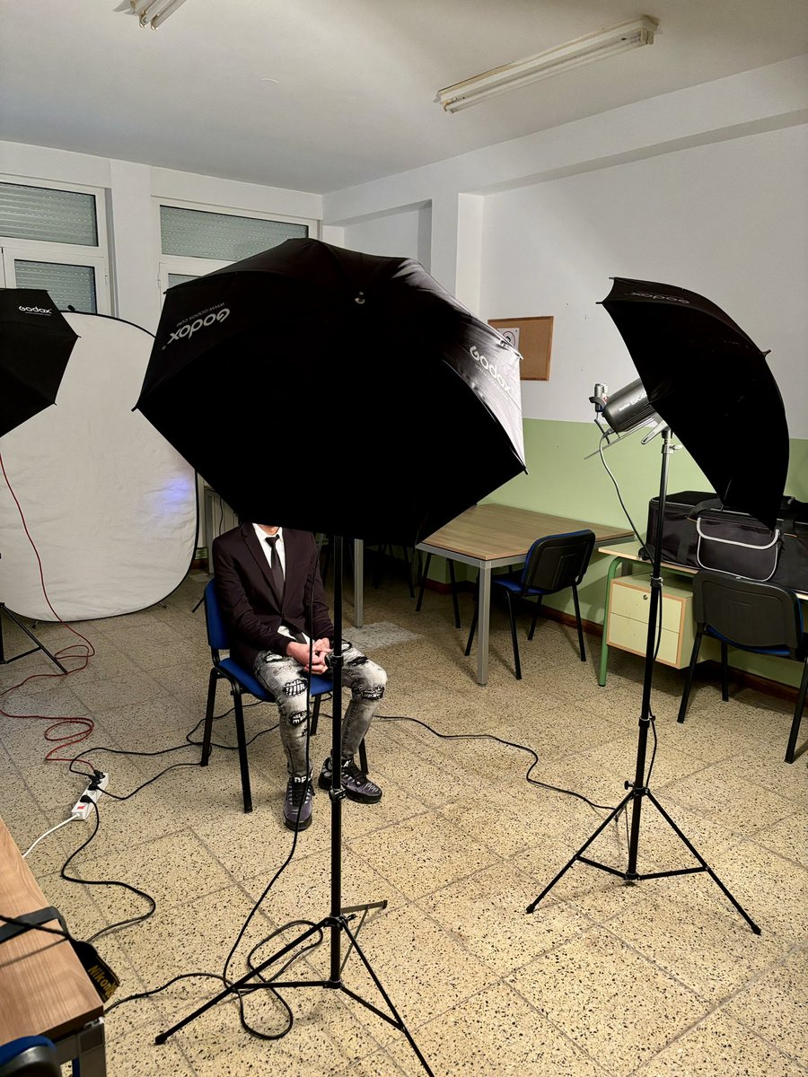 Hoy tocó peinarse bien 🪮 para la sesión de fotos de la orla 24/25  📸  #Veguellina #Rioorbigo