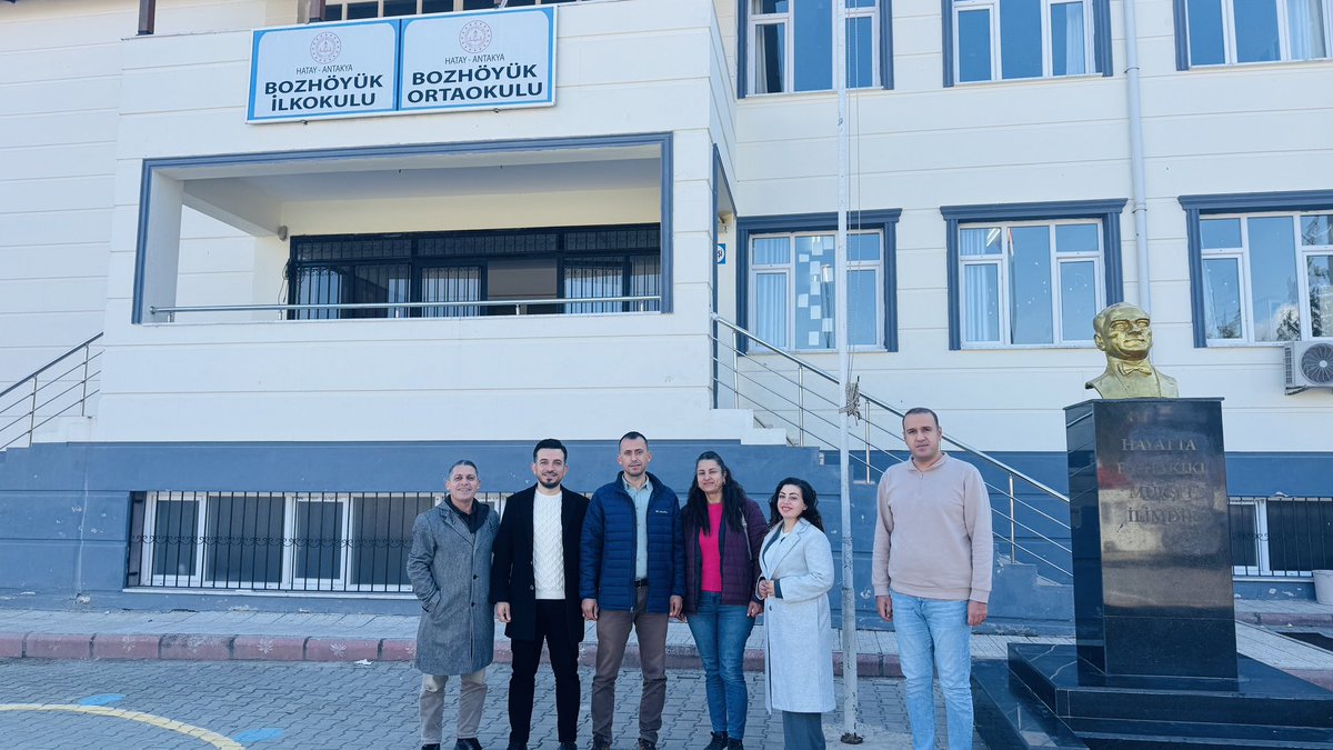 RecepKahan's tweet photo. Dostluk tutunmaktır, hatırda tutmak ve hatır tutmaktır. İl Milli Eğitimde teşriki mesai yaptığımız arkadaşlarımız Bozhöyük ilkokulumuzda bizleri ziyaret ettiler. Ziyaretleri ve hoş sohbet paylaşımları için teşekkür ediyorum . https://t.co/nLrwcCgcwk