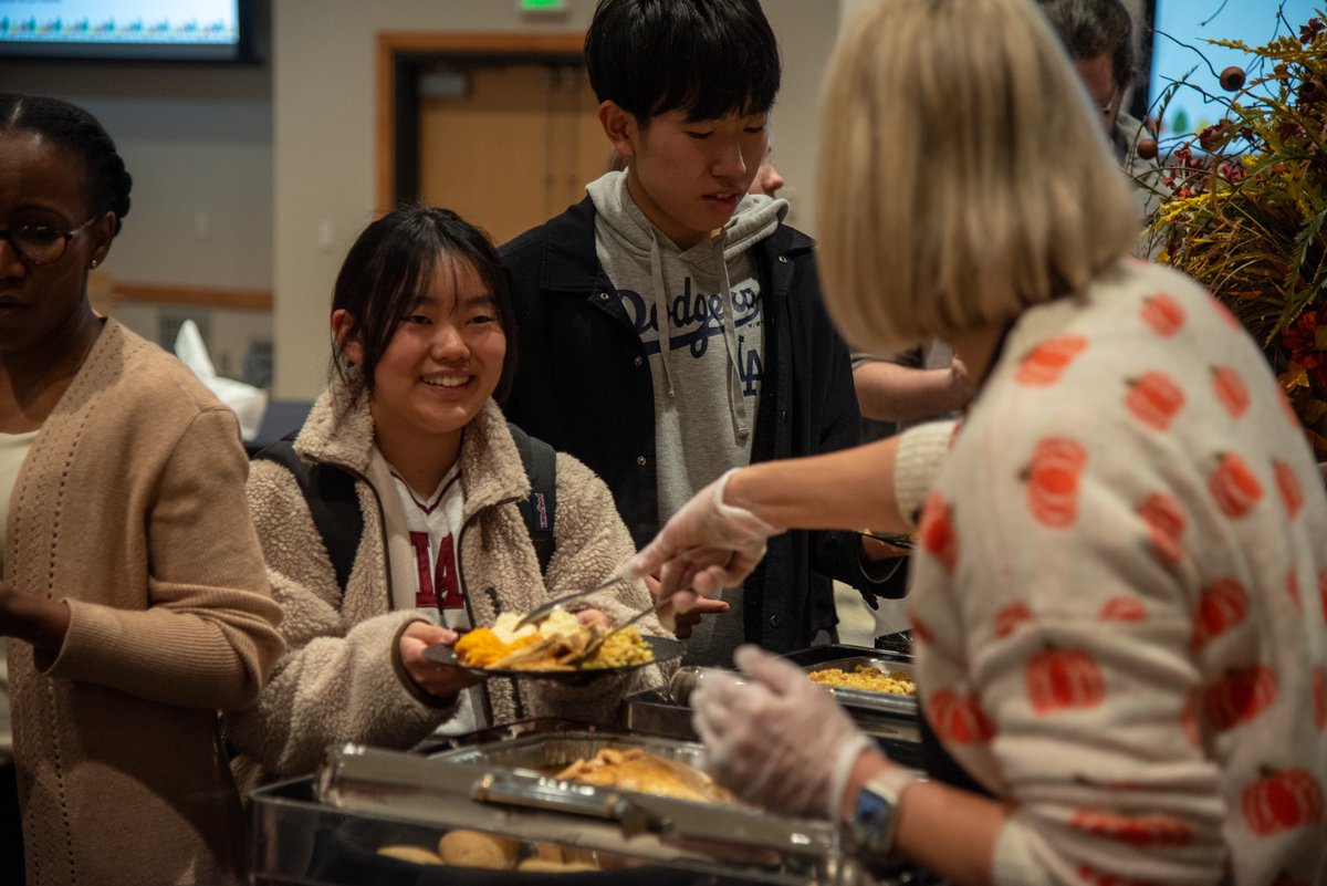 nkuedu's tweet photo. A night of gratitude, giving, and great food! 🦃😊

A huge thank you to @nkudining, @kroger, @BuskenBakery, and everyone who supported @Fuel_NKU’s special event. Plus, shoutout to Care Closet @ NKU for helping students gear up for winter!

#NorseUp #NKUFriendsgiving https://t.co/Dk97q2y7B7