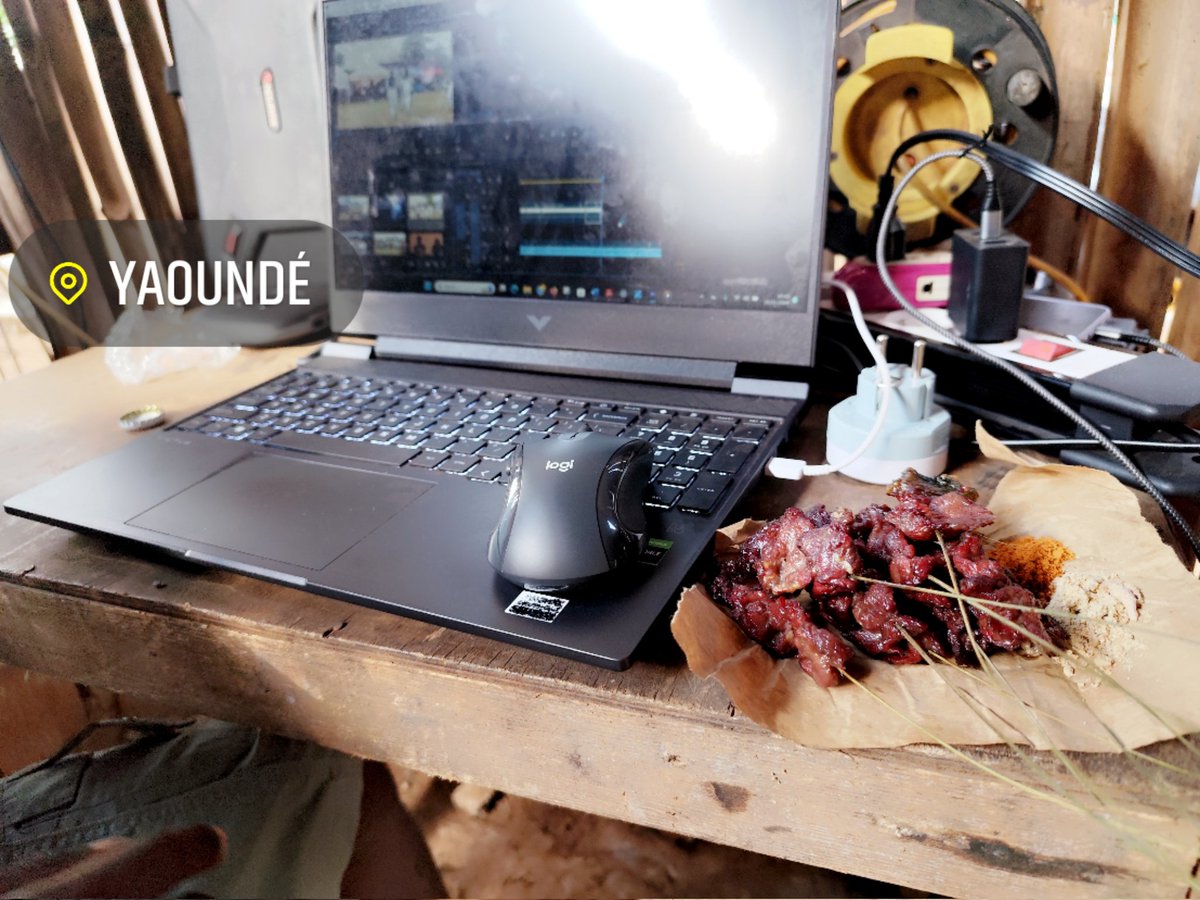 TitiNdema's tweet photo. Boulot en plein air!!!
#WorkSession https://t.co/Xe7VBhMYY9