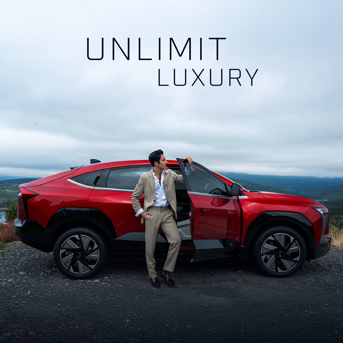 ishanagarwal24's tweet photo. Mahindra XEV 9e & BE 6e EV SUVs launched in India 🤯

BE 6e 💰 ₹18.9 Lakh ex-showroom price
& ₹20.36L on-road in Chennai

XEV 9e 💰 ₹21.9L ex-s & ₹23.59L on-r

Brilliantly feature packed ⬇️

🔋⚡️
- INGLO platform with 2775mm wheelbase.
- 59 kWh & 79 kWh battery packs w/ lifetime warranty
- 500+ Km claimed real world range with AC On for 79 kWh
- 20-80% in 20 mins (140 kW DC charger)
- BE 6e: 0-100 in 6.7s
- XEV 9e: 663 boot & 150L frunk space

🚙😌
- MAIA AI
- 16 speaker Harman Kardon system w/ Dolby Atmos
- #XEV9e: 110cm wide cinemascope infotainment system with 3 screens
- ADAS Level 2+ w/ driver initiated lane change
- Driver face recognition to customize settings
- 5 cameras w/ Secure360
- #BE6e: Sport cockpit
- Illuminated Infinity Roof

#MahindraBE6e #MahindraXEV9e