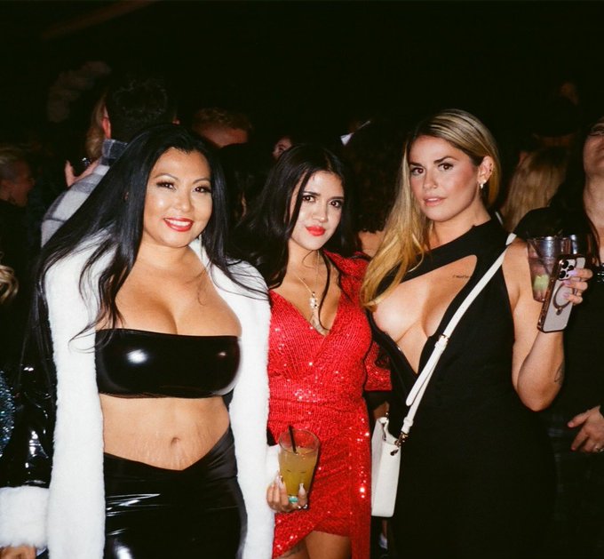 @FlightLifeMars3 takes the best pictures!!!  The beautiful women are @KrystalDavisXXX and @AliT__01 

@avnawards
