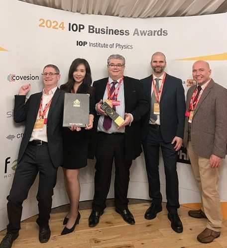 _Covesion's tweet photo. Covesion has won the 2024 IOP Business Innovation Award! A huge thank you to the Institute of Physics and to our amazing team, partners, and customers for making this achievement possible. https://t.co/gKVN78Ufmi #Photonics #Innovation #IOP2024 #TechLeadership https://t.co/UAwzpCnrSF