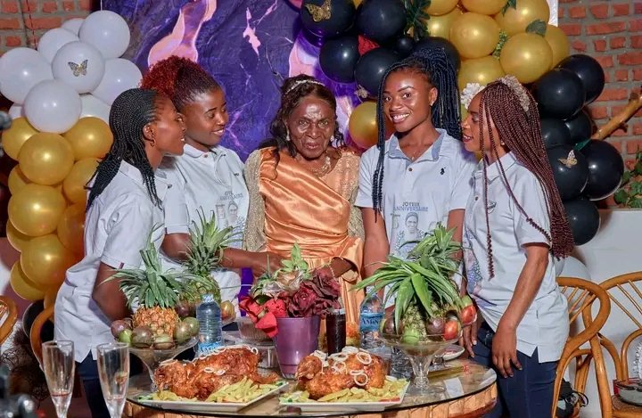 villageroyal's tweet photo. 94e anniversaire de naissance de #Kahambu #Esther : un moment unique et mémorable que nous avons eu l’honneur d’accompagner. 

Elle a fait confiance à notre restaurant pour célébrer cette journée spéciale entourée de ses proches. https://t.co/Se1sWOWeMm