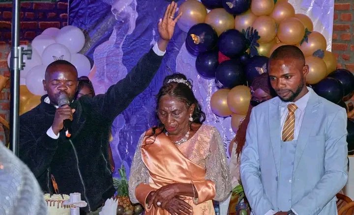 villageroyal's tweet photo. 94e anniversaire de naissance de #Kahambu #Esther : un moment unique et mémorable que nous avons eu l’honneur d’accompagner. 

Elle a fait confiance à notre restaurant pour célébrer cette journée spéciale entourée de ses proches. https://t.co/Se1sWOWeMm