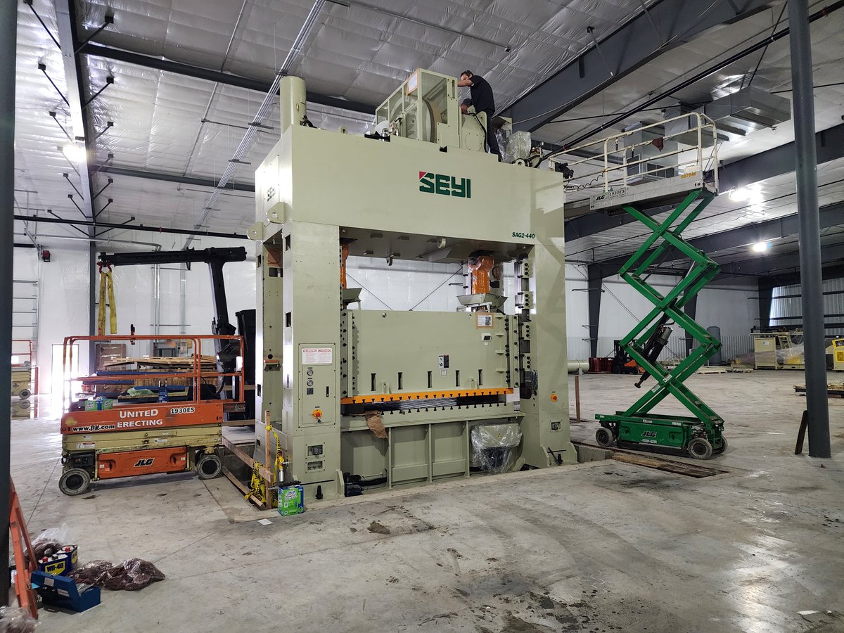 ManitowocTool's tweet photo. The addition at our Vits Drive location continues to progress - and excitingly with some equipment arrival! Our BRAND-NEW 440-ton Seyi stamping press was delivered and installed recently. This is the first of 2 presses set to be installed over the coming couple of weeks! https://t.co/ufos8ZNOcu