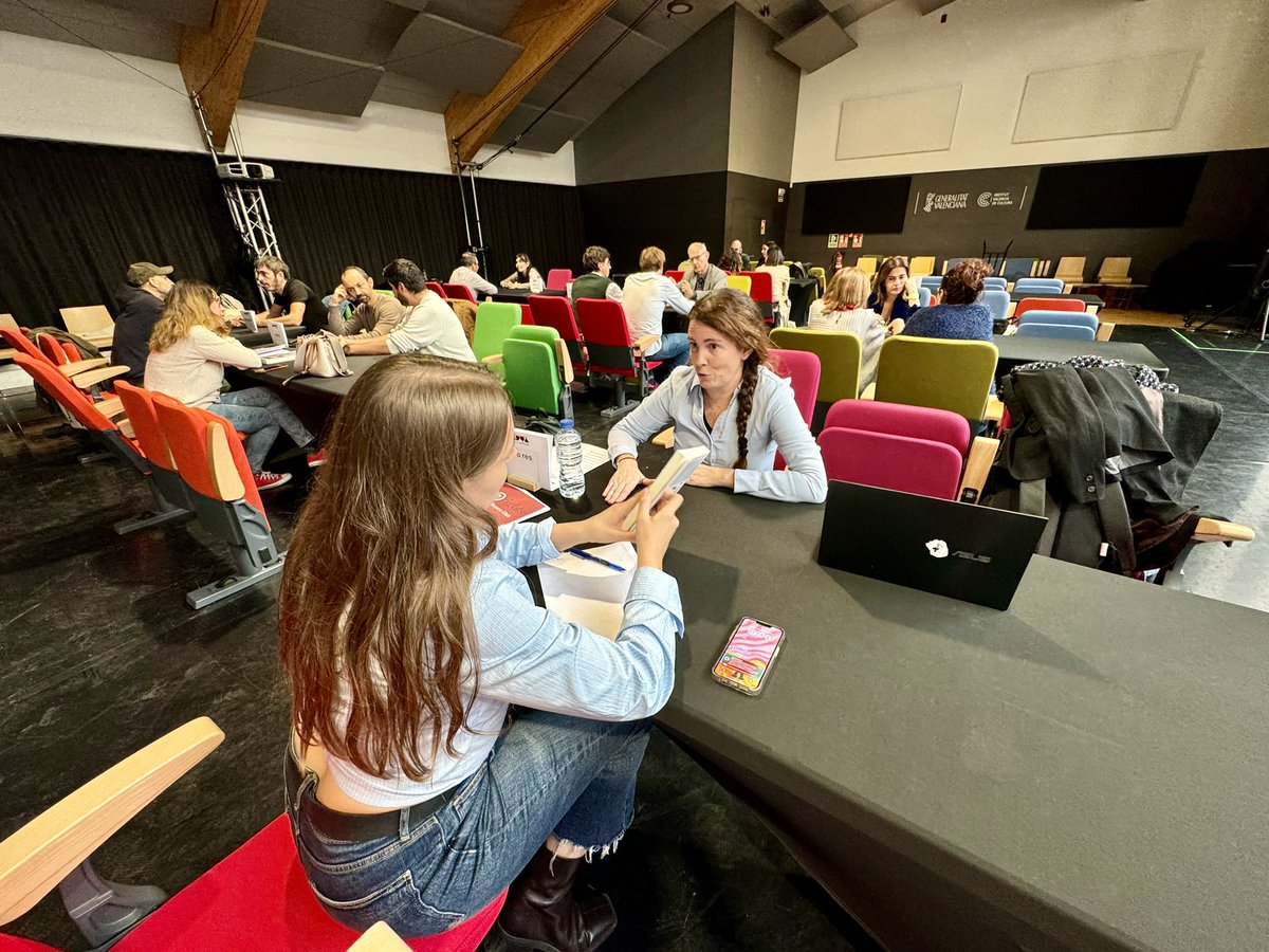 Comença la trobada entre els autors dels projectes i la indústria audiovisual

#AdaptaVlc24 #Adapta #AdaptaMarket