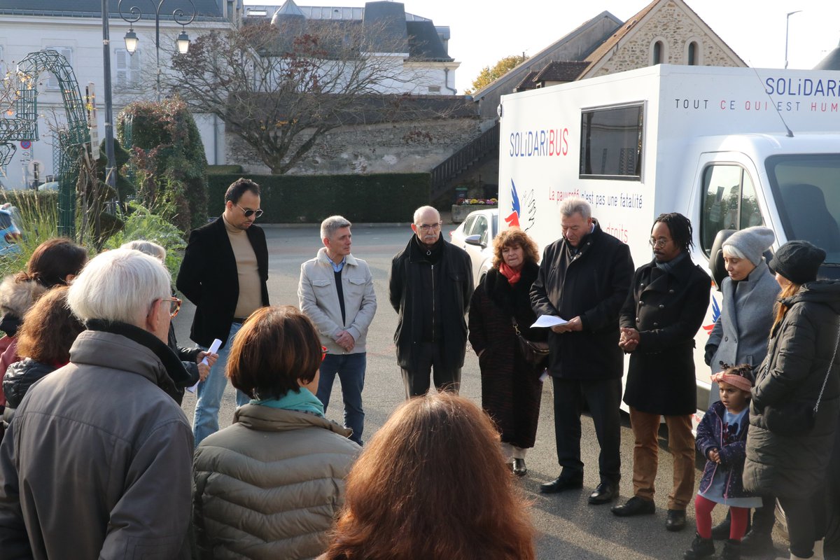 Ville_Boissy's tweet photo. Les prochaines permanences auront lieu :

➡️Le 1er samedi du mois de 14h à 16h30 devant le gymnase Maurice Préault.
➡️Le 3e samedi du mois de 14h à 16h30 sur le parking du marché de la ferme. https://t.co/hrlyeRi6lL