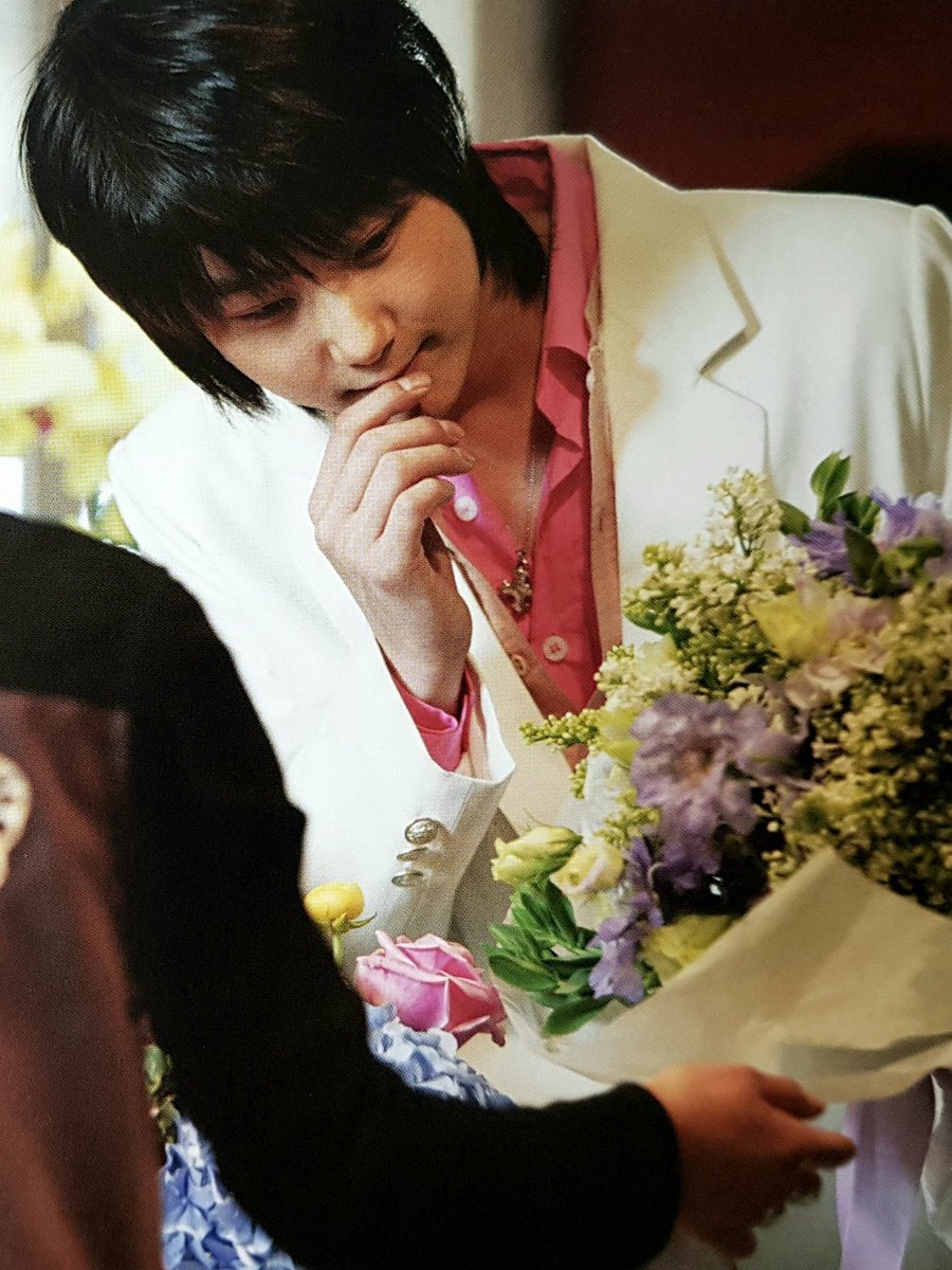 필교님아… 생일축하하구 맛난거 많이드세요
좋아하는 사람들이랑 행복한시간보내시구요
듀…듀듀 금방만날수있게 소원도빌어주시구🥲