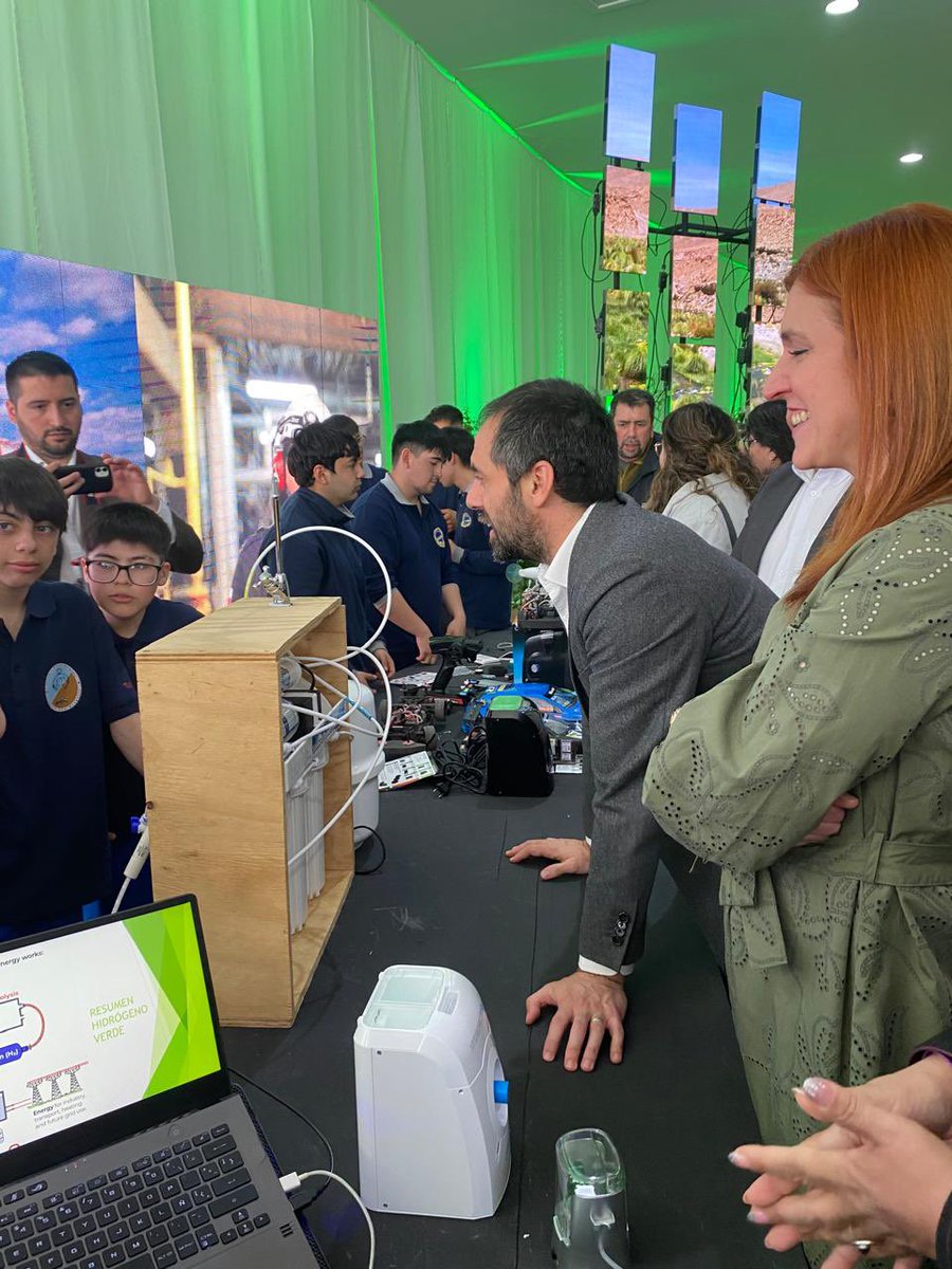 Como grupo #EDF tuvimos el agrado de participar de la Segunda Feria Educativa de Hidrógeno Verde de Magallanes junto a los principales impulsores de la industria en la región, donde se invitó a toda la comunidad a informarse del futuro de la energía de manera interactiva. 🌱👏🏼