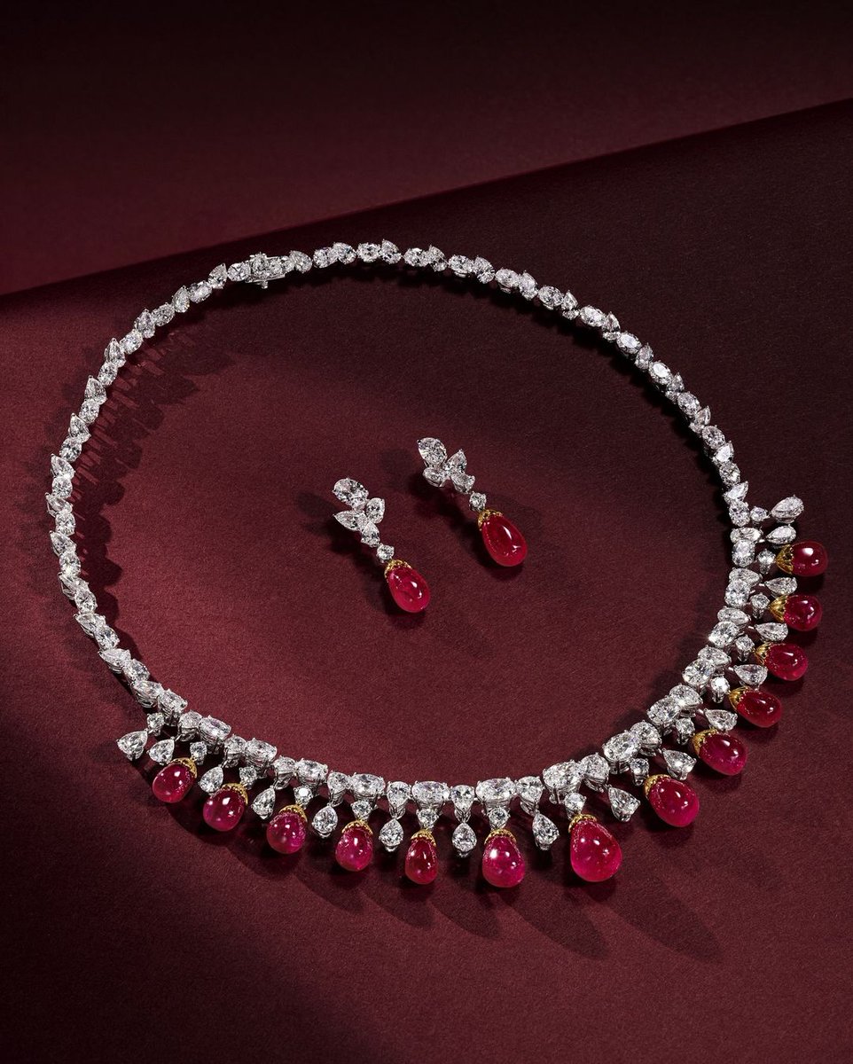 gemsocietyorg's tweet photo. Did you know? Rubies were once believed to protect warriors in battle and bring good fortune β€οΈβ¨π₯ IG dehres
#rubyfacts #gemstonelore #jewelryhistory #preciousstones #redgemmagic https://t.co/OAxajy6lCU