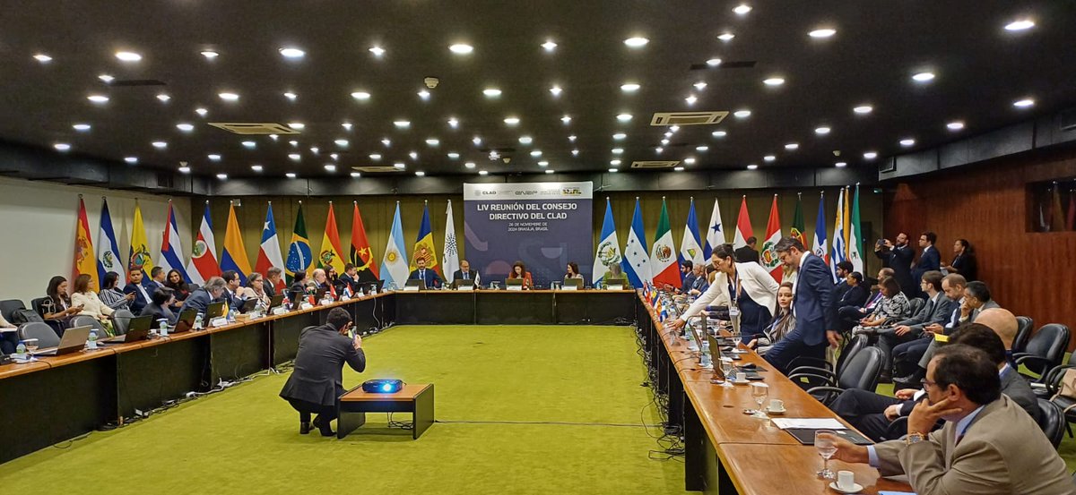🇧🇷Actualmente, en Brasilia, se lleva a cabo la LIV Reunión del Consejo Directivo del #CLAD.

🤝Durante el encuentro, se presenta un resumen de las actividades realizadas en 2024 y se define el Plan de Trabajo para 2025, fortaleciendo nuestro compromiso con los países miembros.