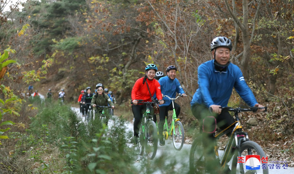 NatalieRevolts's tweet photo. New pictures from the biking path in Nampo 💚 https://t.co/BMk6cJYyWl