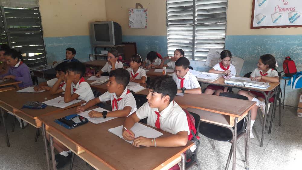 ProsaludHolguin's tweet photo. En el municipio Cacocum se realizan diferentes actividades de promoción de salud por el día mundial de la diabetes mellitus, sensibilizando a su población para un adecuado control de sus factores de riesgo
#proslaludholguin
#enfermedadesnotransmisibles https://t.co/eA7XUkRPfT