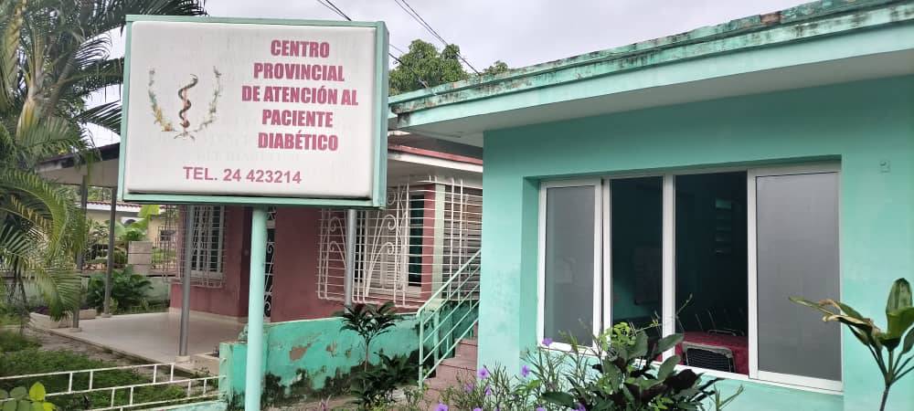 ProsaludHolguin's tweet photo. Intercambio en el centro provincial de atención a pacientes Diabéticos del equipo municipal de promoción con pacientes,familiares y trabajadores en ocasión de su día mundial ,se insiste en la importancia del control para evitar las complicaciones y mantener la calidad de vida. https://t.co/up7qAT7VDH