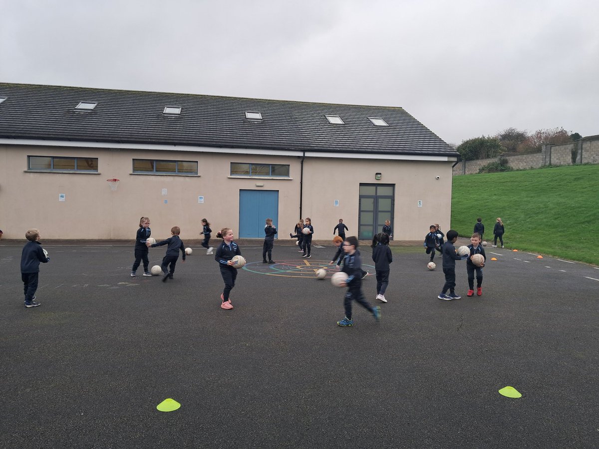 ConorPrenderg11's tweet photo. @cbs_dungarvan #scoilgarabhan
#cappoquin
#kilbrien
#coolnasmeer
#Abbeyside
#tourneena
#modeligo
Thanks so much to all Teachers and pupils for their continued support and hospitality!! @MunGAABunscol
@WhelanGavin
@jamesla13176631
@darrybunne
@midcountygda
@moinseail https://t.co/h9UEgD4poG