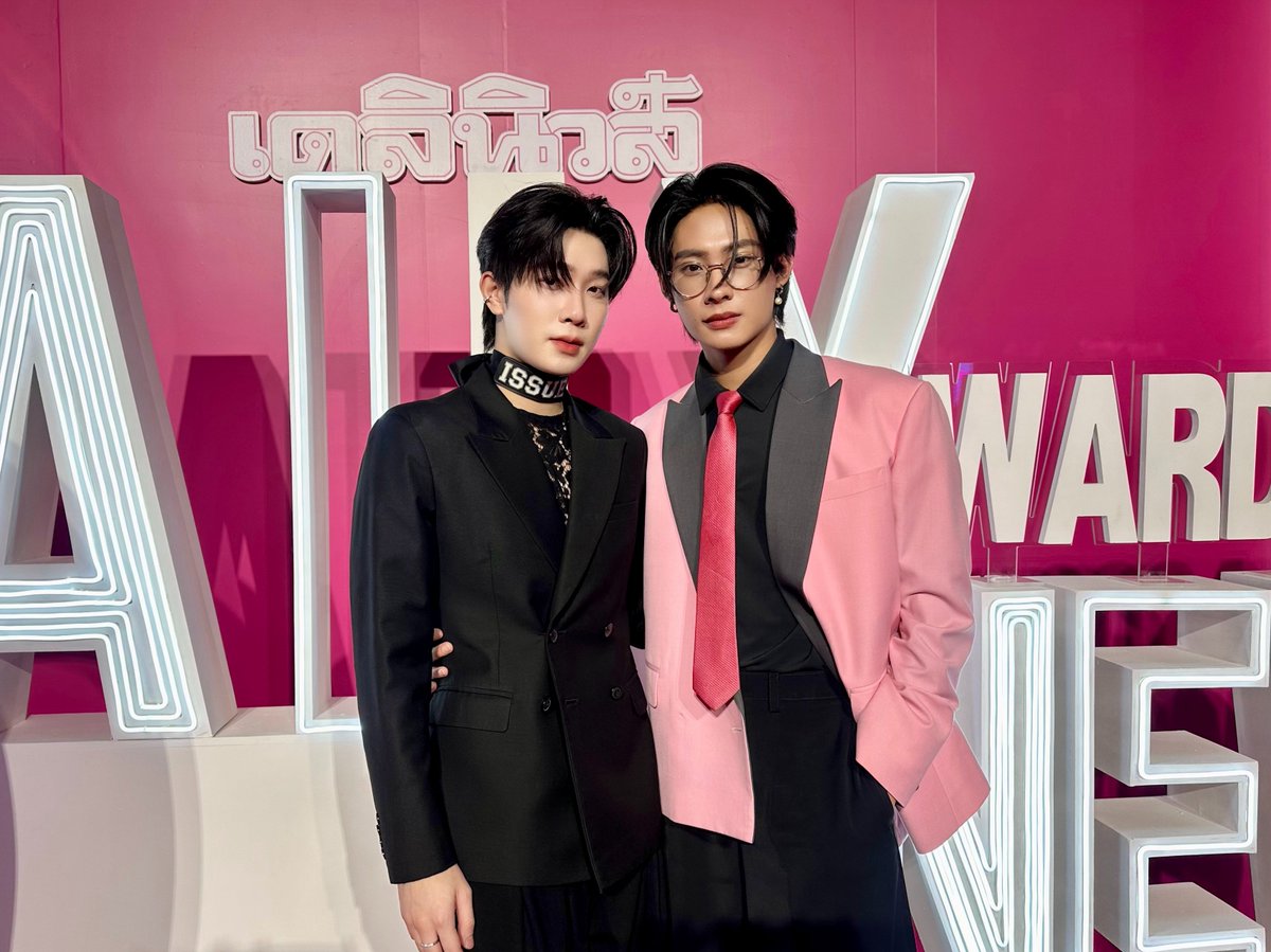 DomundiTV's tweet photo. จบลงไปแล้วสำหรับ Dailynews Awards 2024

ขอขอบคุณ @DailynewsTwit ที่ให้เกียรติ “ติวเตอร์” @TutorKrp และ “ยิม” @mynameis_yim ได้มาร่วมเป็นส่วนหนึ่งของงาน และให้เกียรติเป็นผู้เชิญรางวัลในงานวันนี้นะคะ 🥰

ขอขอบคุณแฟน ๆ ที่มาเจอกัน รวมถึงแฟน ๆ ที่ส่งกำลังใจมาให้ทั้งสองคนด้วยนะคะ 🫶✨️

#DailynewsAwards2024xTutorYim
#DailynewsAwards2024