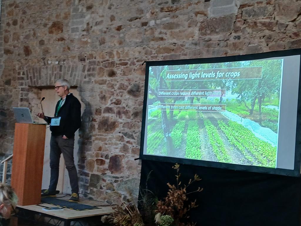 Geraghty_Notill's tweet image. Captive audience @OrgGrowersIre conference in beautiful Kilruddery Gardens today. Excellent speakers including Alice Rixon, John McCormick of Helen's Bay Organics and Ben Raskin on Silvohorticulture 👏 @agriculture_ie @SETUHort @Bordbia @IrishOrganicA @organictrust @DeptOfSciSETU
