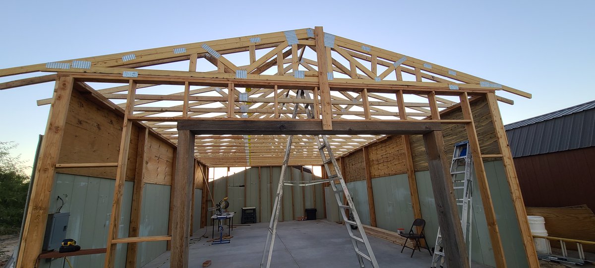 SWDesertLiving's tweet photo. The next project taking shape. Rebuilding the old metal barn. The roof had fallen in and there wasn't a garage door opening so it is getting a make over. #selfsufficient #diyhome #diyhomeprojects #homeprojects #houseprojects #buildingproject #build #barnrepair #neverendingproject https://t.co/txtTUFRyEt