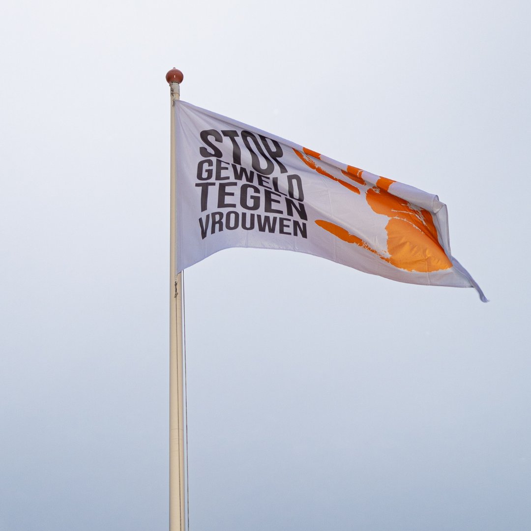 Veilig. Overal en altijd. Tijdens Orange the World hebben we aandacht voor geweld tegen vrouwen en meisjes.

In Nederland krijgt een schokkende 45% daarmee te maken. Bijvoorbeeld op school, of zelfs thuis.

Dit moet stoppen. Zet jij je ook in voor een veiligere wereld? 🧡
