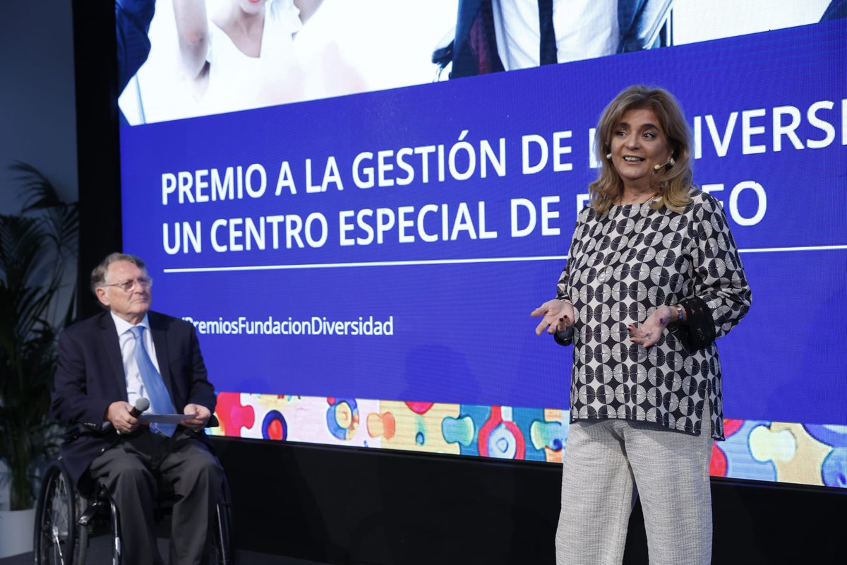 Fund_Vivofacil's tweet photo. 🏆 Hoy Mar Aguilera, nuestra directora y @VanoFrancisco, patronos de @Fund_Diversidad, han hecho entrega del Premio en la categoría de Centro Especial de Empleo en los #XPremiosFundacionDiversidad

👏 Enhorabuena a @ILUNION #UNEI y @SpecialistsES https://t.co/UyKwGl9vFO