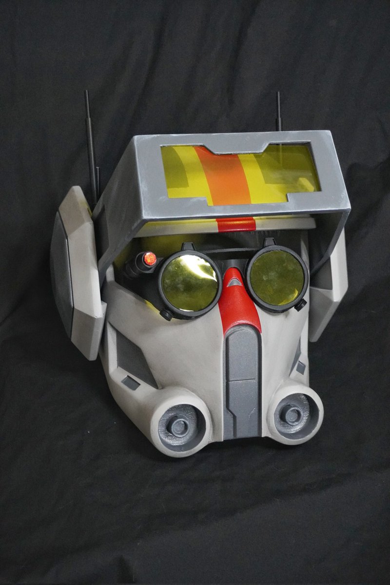 Turbo_Nerd_'s tweet image. I&apos;m so excited to finally show my completed Tech helmet! This was a super fun project to work on and such a unique helmet to bring to life! #badbatch #badbatchtech #starwars