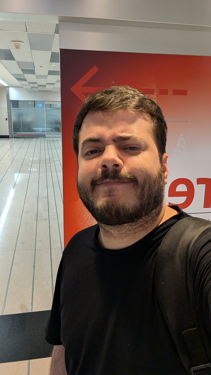 byjairothe's tweet photo. não tem como ficar com a cara bonita saindo tarde do trabalho #deontem https://t.co/6uwyV58Vkm