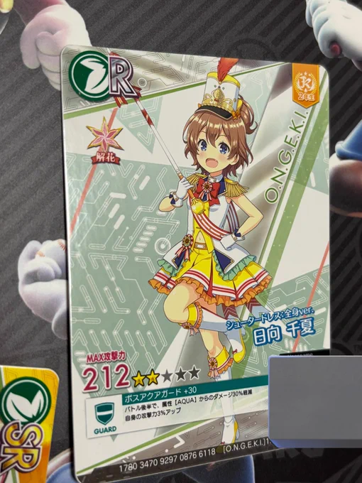 全身ver、無料ガチャで2枚くらい取得してたので、前に肌にぽつぽつ入ってた(2枚目参照)店で試しに印刷してきた
なんか見直したぞ…?信じていいんだよな…? 