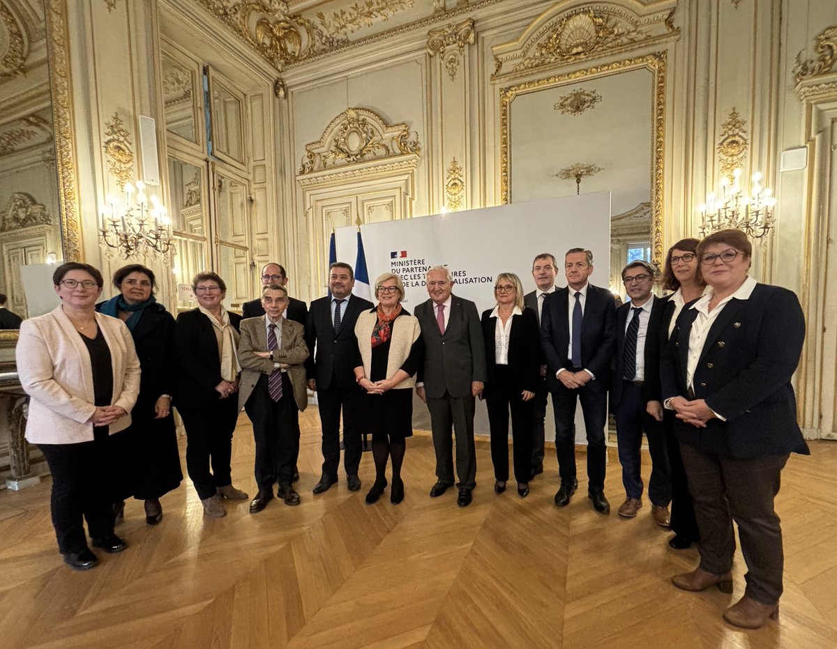 Département de la Vienne (@departement86) on Twitter photo Rencontre "Vienne Connect 2030 ": Temps d’échanges fructueux des élus de la #Vienne emmenés par <a href="/AlainPichon86/">Alain Pichon</a> et <a href="/jpraffarin/">Jean-Pierre Raffarin</a> avec la Ministre <a href="/CaVautrin/">Catherine Vautrin</a>.
L’Etat reconnaît le rôle essentiel des #Départements pour la cohésion sociale et territoriale, « une mission essentielle qui Rencontre "Vienne Connect 2030 ": Temps d’échanges fructueux des élus de la #Vienne emmenés par <a href="/AlainPichon86/">Alain Pichon</a> et <a href="/jpraffarin/">Jean-Pierre Raffarin</a> avec la Ministre <a href="/CaVautrin/">Catherine Vautrin</a>.
L’Etat reconnaît le rôle essentiel des #Départements pour la cohésion sociale et territoriale, « une mission essentielle qui