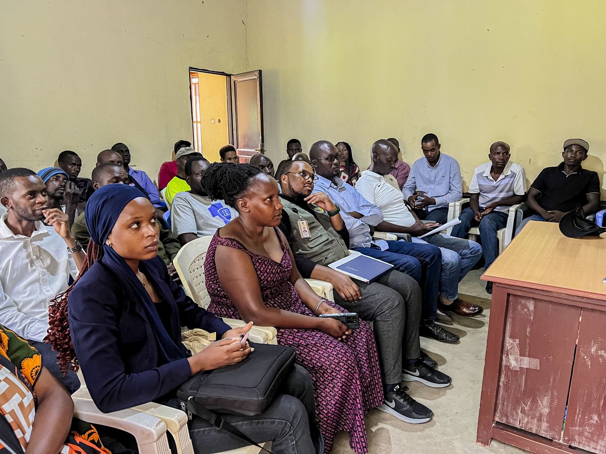 HelpingHeartFam's tweet photo. Today's visit to Nyarutarama Cell during Inteko y' Abaturage focused on raising GBV awareness and sharing prevention and reporting mechanisms. It highlighted the community's motivation to stop GBV.
#RwanyaIhohotera #16DaysOfActivism2024 #Givebackrwanda https://t.co/ZMMbz5OHf5