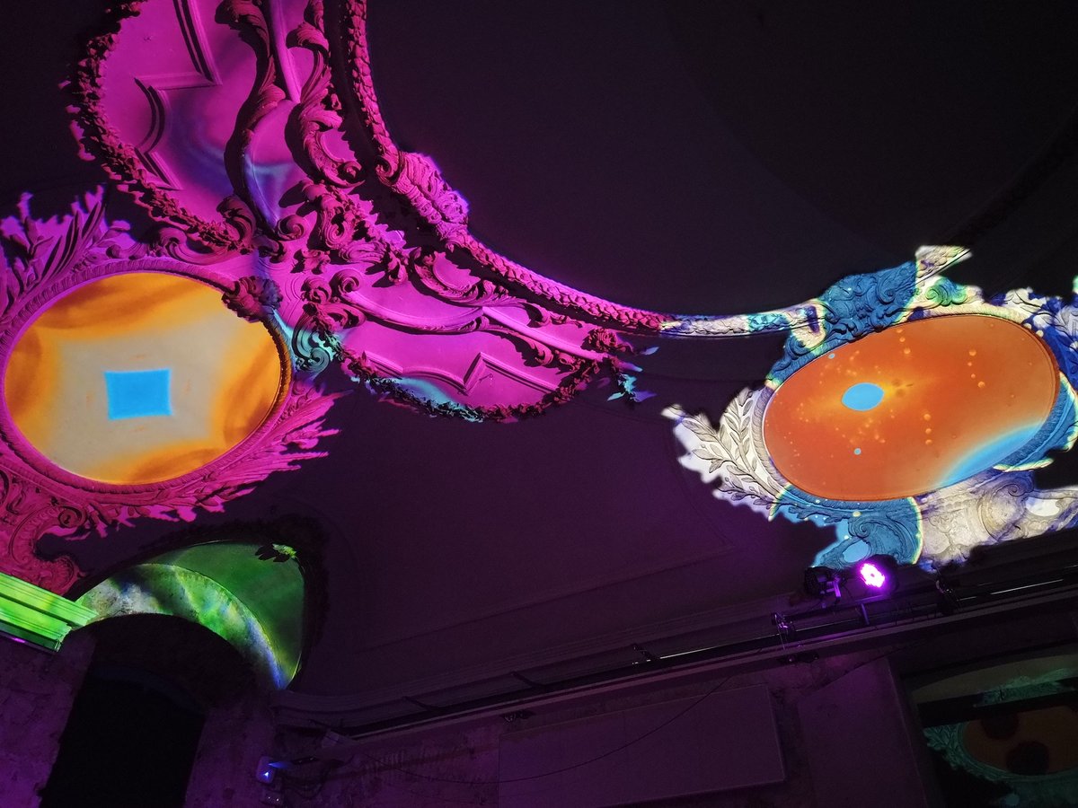 Vols aprendre videomapping? Aquest desembre, acollim el taller EINES PER A MICROMAPPING I MAPPING ARQUITECTÒNIC  

📅Del 2 al 5/12 (de 17 a 21h), amb Tomás Martí 
L'últim dia de curs es presentarà la pràctica amb un concert de DJ Soumeya 
inscripcions: acortar.link/cDTE7X