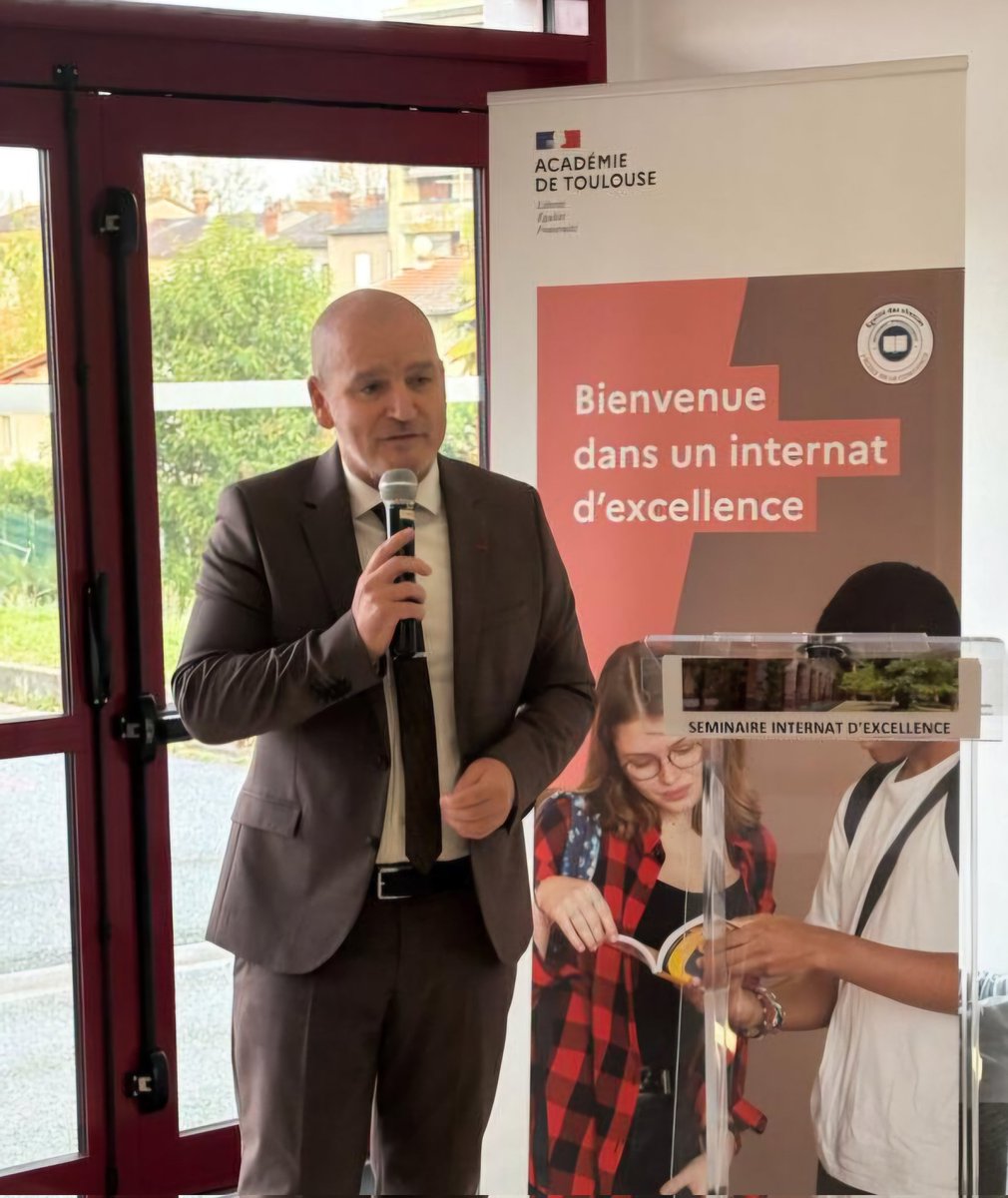 LeNormandCyril1's tweet photo. Merci au lycée @JulesMichelet1 pour l'accueil et à l'organisation efficace de l'équipe d'Olivier Léglise. Les #InternatsExcellence , un dossier porté au niveau national par le recteur @MostafaFourar :
Le travail en réseau sur l' @actoulouse montre sa pertinence et son efficacité https://t.co/6MMUlTBbmi