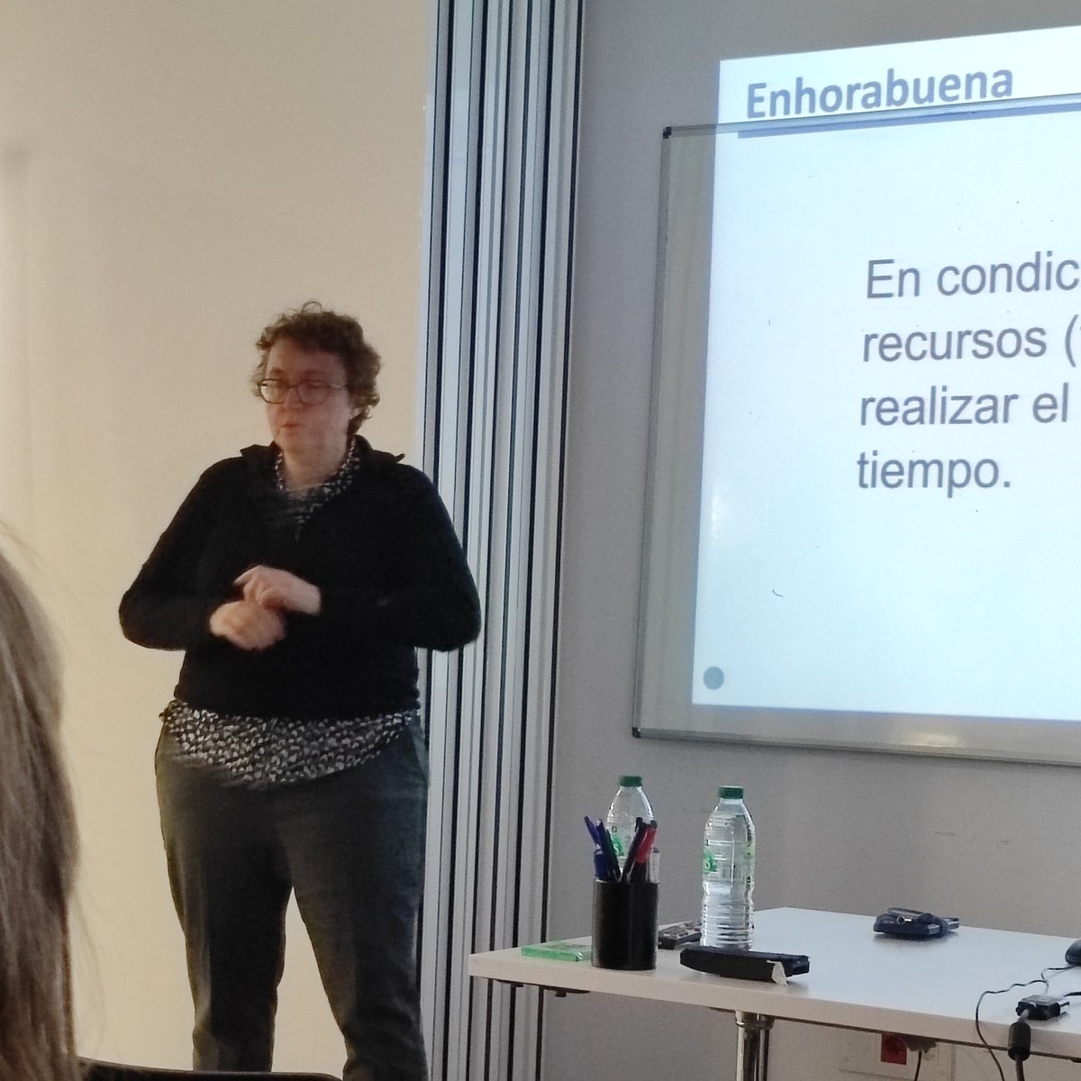 AngelaAmyts's tweet photo. Jornada de escucha interesante y agradecida a Carolina Varela y @Nicole_european por contar conmigo para una sesión en el curso de Liderazgo Digital. https://t.co/XrcMP1H68L