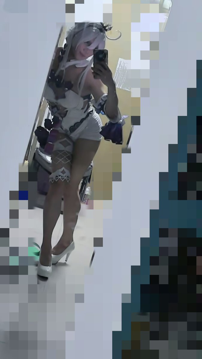 我重生了，重生在试妆前的半个小时（省略n字）。重活一世这次我一定要画出美美的妆)