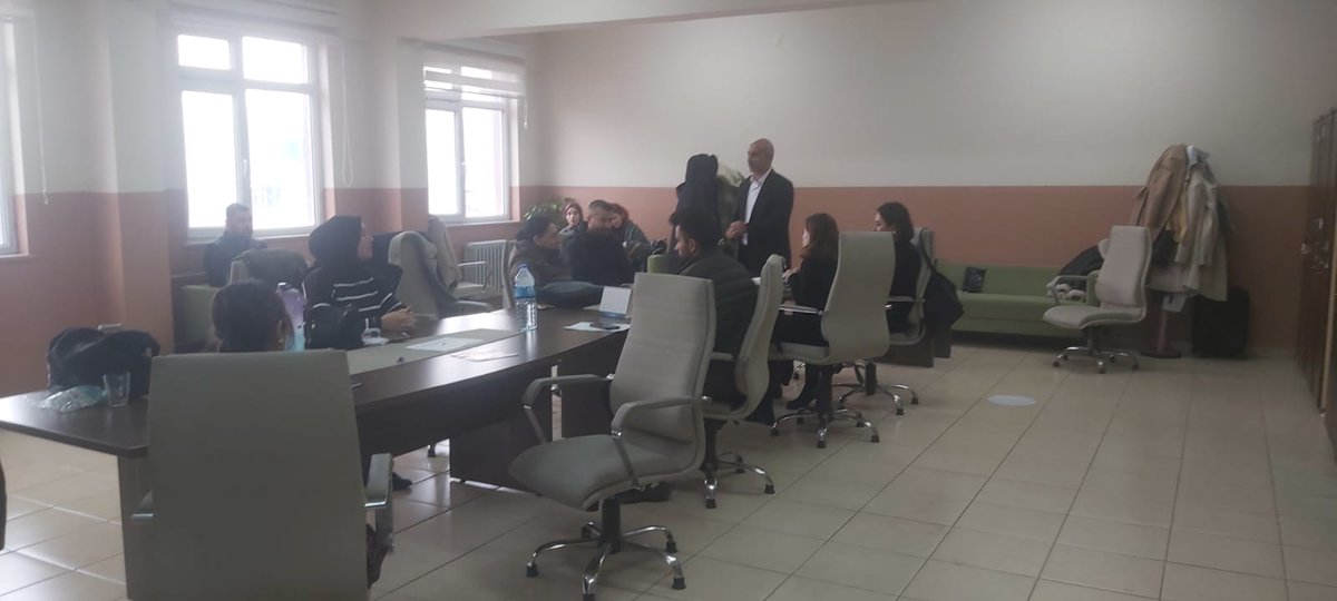 Patnos 'ta okullarımızı ziyaret edip öğretmen arkadaşlarla hasbihal ettik. 
 📌İkili öğretimlerin normale dönmesi 
 📌Özür grubu atamada 28 Şubatın baz alınması 
 📌Gelir gider adaletsizliğinin giderilmesi
Meslektaşlarımıza nezaketleri için tşk ederiz <a href="/alideniz02/">Ali DENİZ</a>
<a href="/ayhankeles0461/">Ayhan KELEŞ</a>