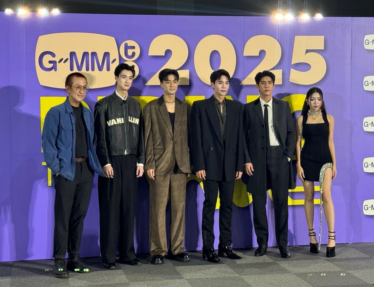 idaokiwatine's tweet photo. my magic prophecy cast with their director, a natthaphong wongkaweepairod (director of the sign, gap, school tale) 🥹

GMMTV2025 x JS
#GMMTV2025 https://t.co/GSVlWYCkeN