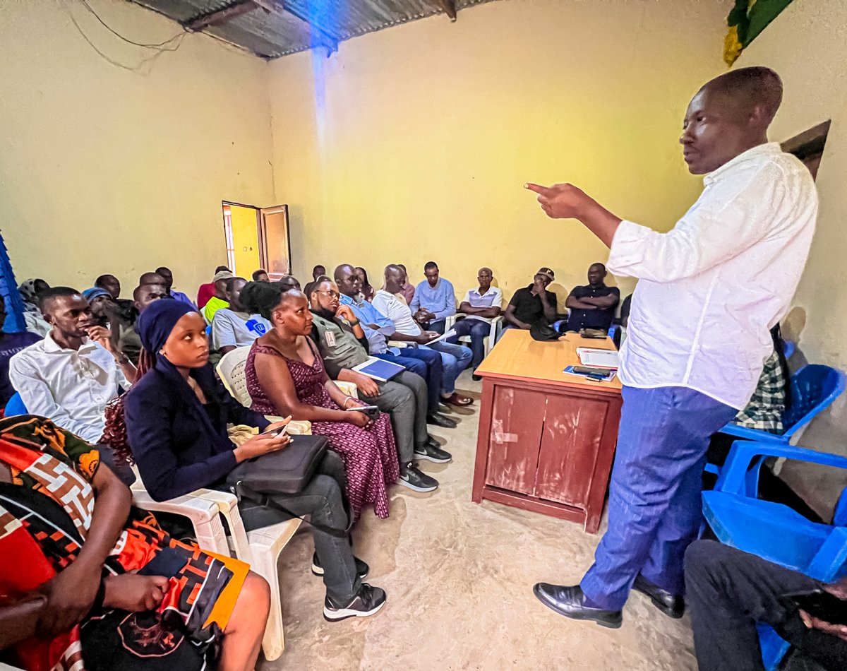 HelpingHeartFam's tweet photo. Today's visit to Nyarutarama Cell during Inteko y' Abaturage focused on raising GBV awareness and sharing prevention and reporting mechanisms. It highlighted the community's motivation to stop GBV.
#RwanyaIhohotera #16DaysOfActivism2024 #Givebackrwanda https://t.co/ZMMbz5OHf5