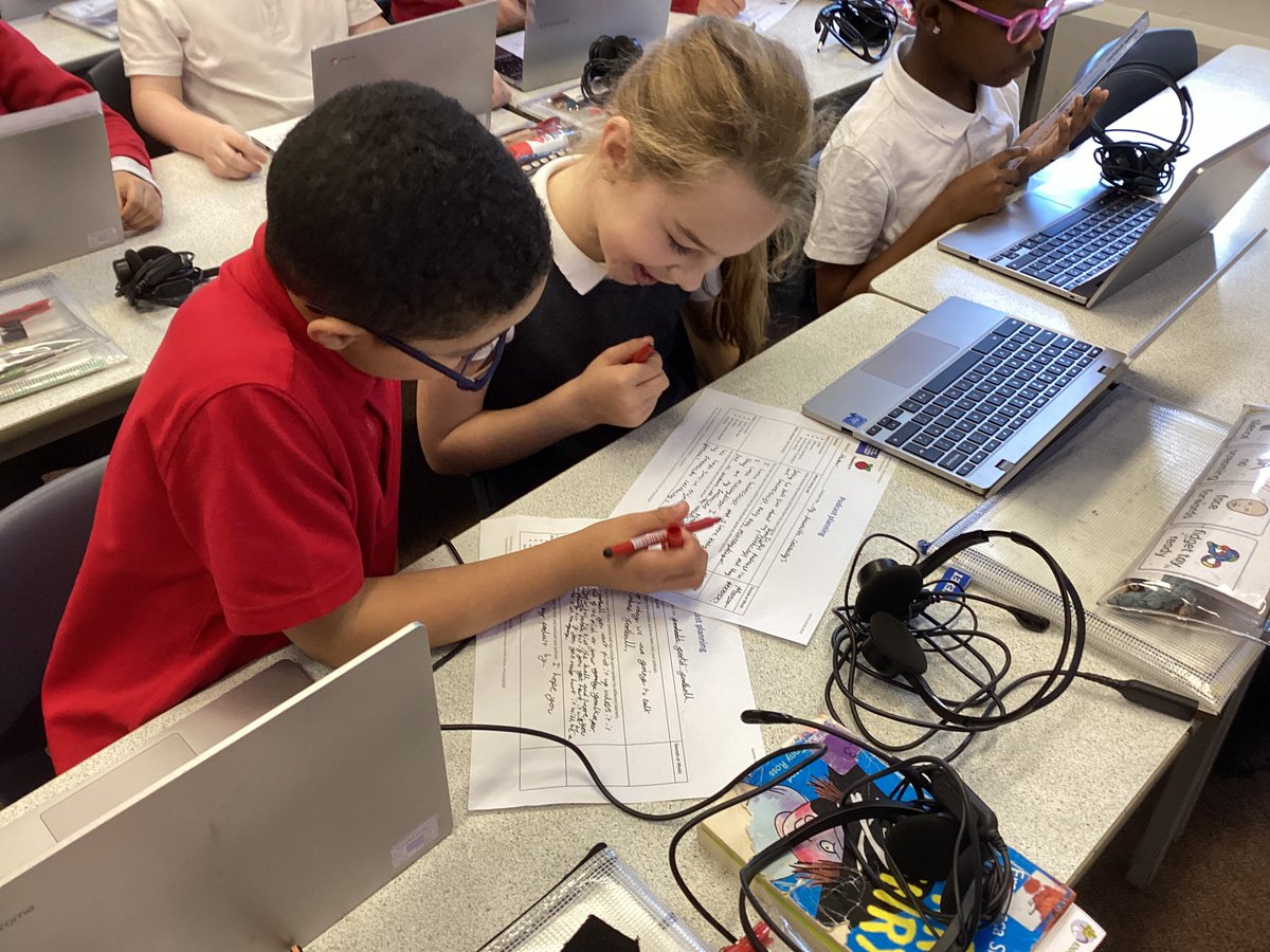 knightontmet's tweet photo. #Richmondclass have been rehearsing their podcasts. #KnMPAComputing #character #revising/improving #goodhumour https://t.co/1WJJ3uEmGW