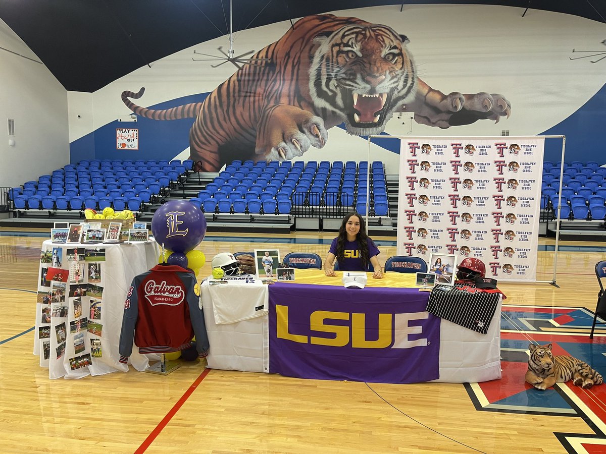 MaleahGalvan1's tweet photo. IT’S OFFICIAL!!!  I can’t wait to be able to continue playing at the next level. And I’m truly Thankful and Grateful for this amazing opportunity! 
Geaux Bengals!!💜💛 
@LSUEBengalsSB https://t.co/YEh56m7CZt