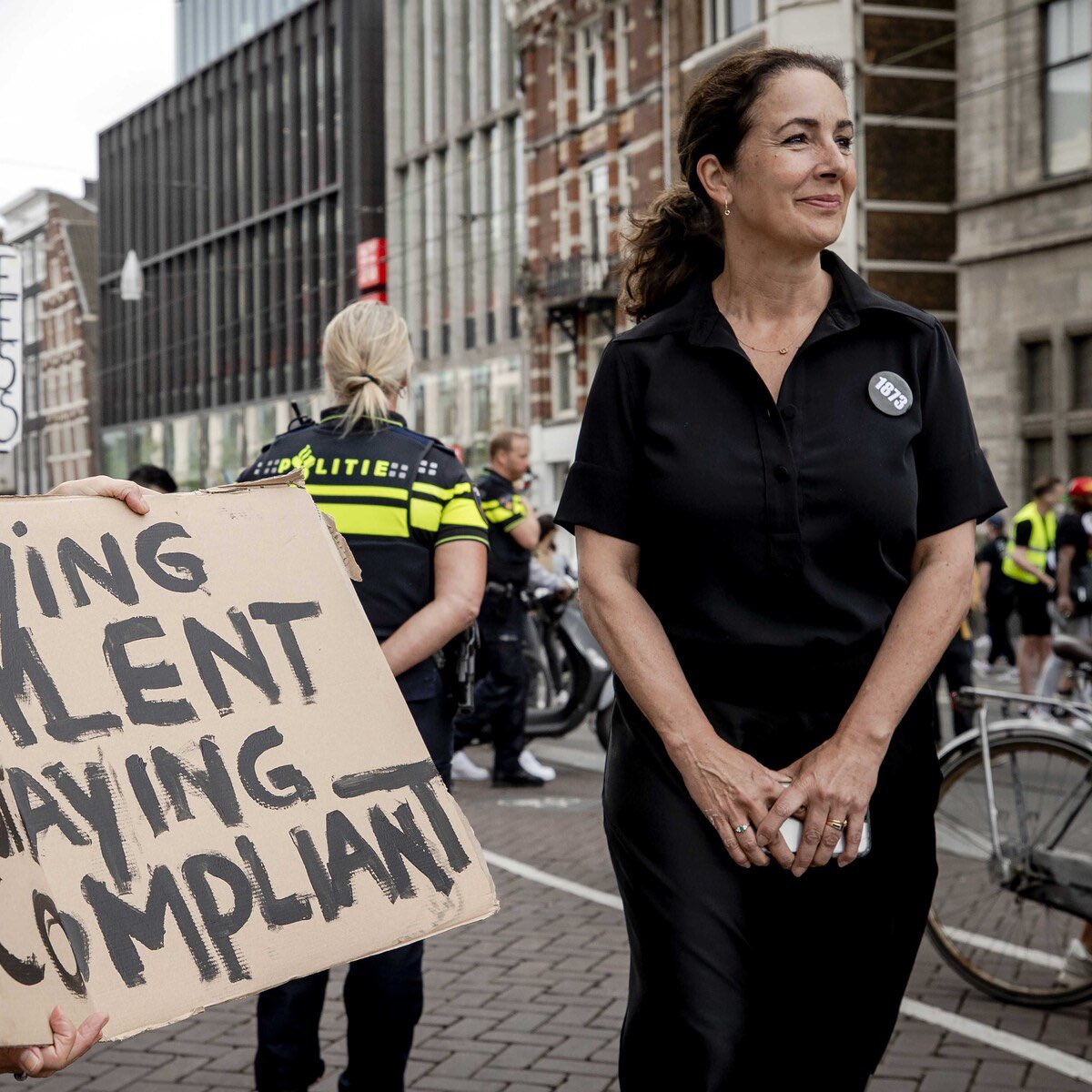 Deze burgemeester is duidelijk partijdig: 

De BLM-demonstratie tijdens de Coronaperiode, met alle maatregelen die landelijk van kracht waren, ze desondanks doorgaan. 

Maar nu zet ze een streep door een manifestatie tegen antisemitisme. 

#Halsema #Amsterdam #antisemitisme