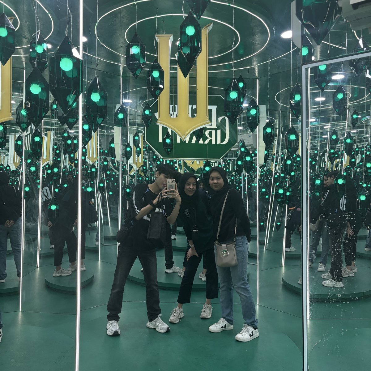 akhirnyaaa ketemu juga <a href="/bobabobaannn/">nn.</a> <a href="/yyaudahlaya/">STARTLIGHT</a> 😆🥳 yuk yang sama-sama lagi ngerantau di jkt ketemu kumpul lagi👀 ini baru 2 orng seneng banget haha🫶🏻 semoga ga hari ini aja ketemunya yaaa~