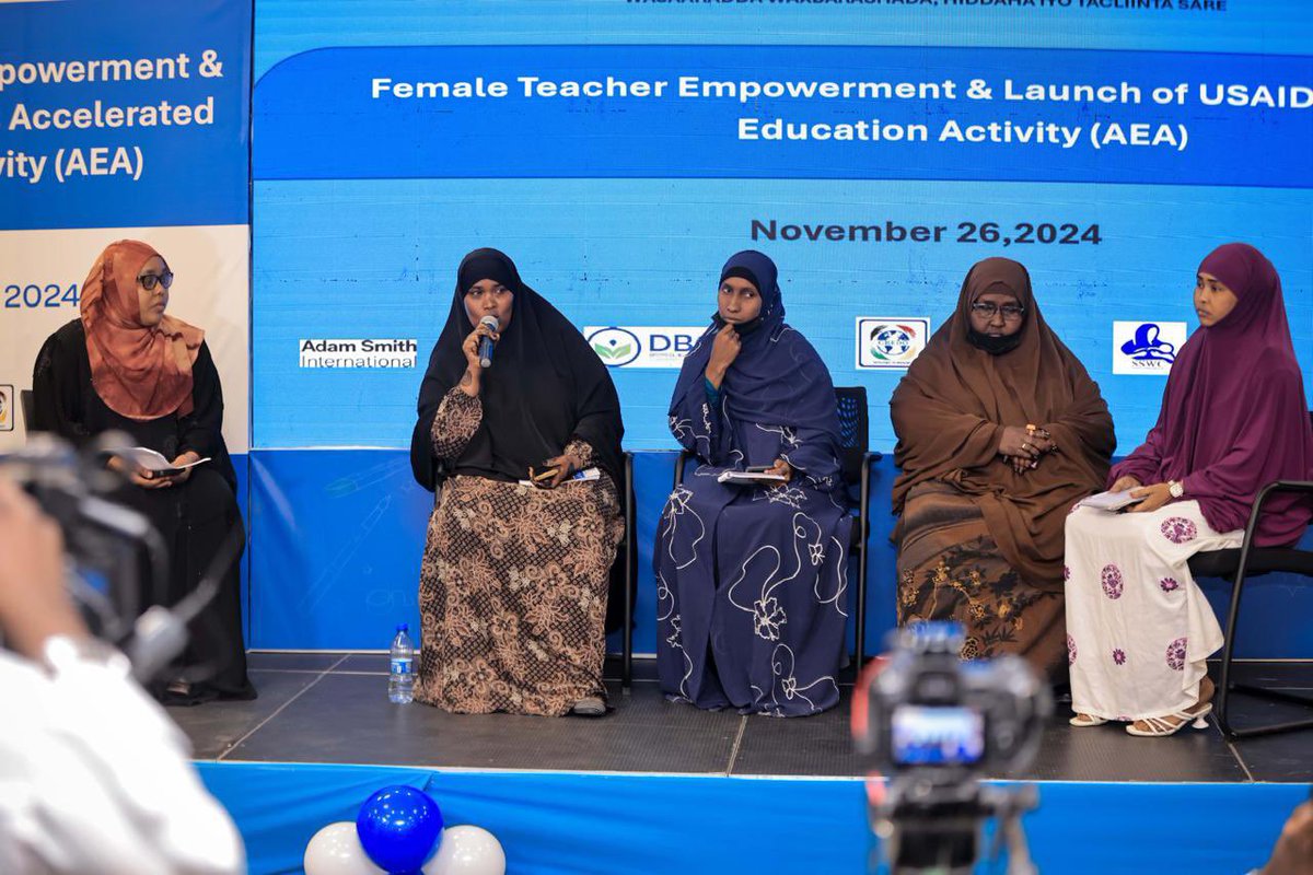 moechesomalia's tweet photo. At today’s launch of the Accelerated Education Activity&amp; Female Teacher Empowerment Event, Minister @faaraxsheekh emphasized: "Female teachers are catalysts for change. Empowering them empowers communities and ensures a brighter, equitable future." Grateful to @USAID &amp; partners! https://t.co/aoQNc6lUEJ
