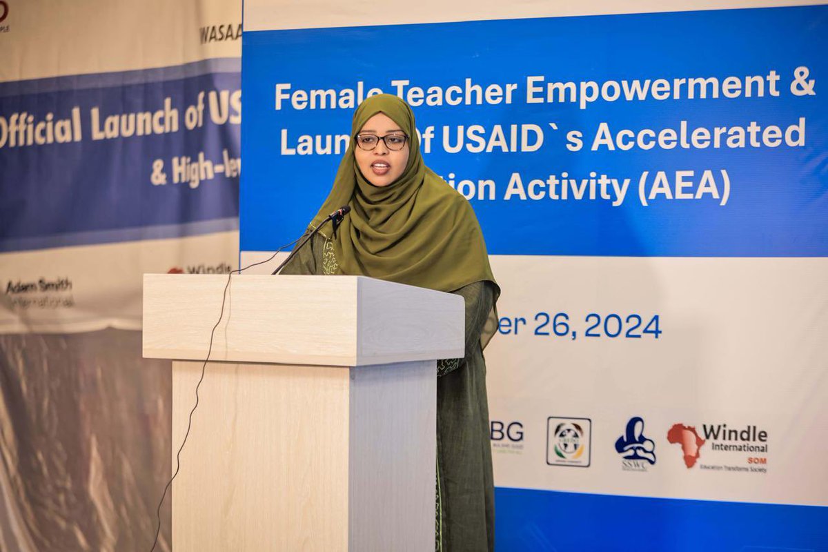moechesomalia's tweet photo. At today’s launch of the Accelerated Education Activity&amp; Female Teacher Empowerment Event, Minister @faaraxsheekh emphasized: "Female teachers are catalysts for change. Empowering them empowers communities and ensures a brighter, equitable future." Grateful to @USAID &amp; partners! https://t.co/aoQNc6lUEJ