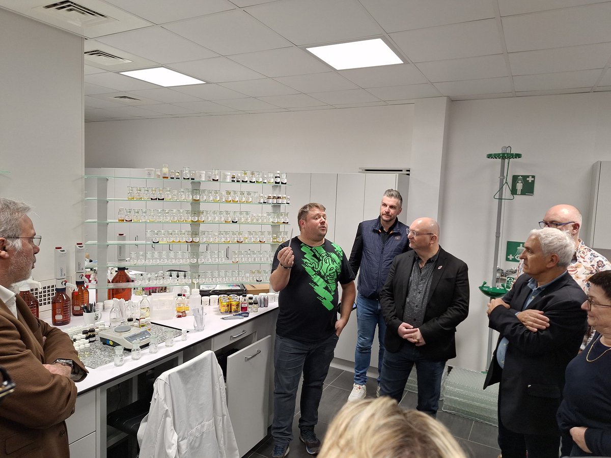 LesBuralistes's tweet photo. De la chaîne du traitement de la #nicotine et des saveurs jusqu'à la zone de livraison en passant par le laboratoire de chimie, Alfaliquid produit plus de 150 références  sur une amplitude horaire large https://t.co/SgQRzyarFg