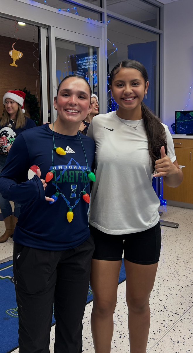jetmoreno1's tweet image. Camp @IslandersSball was so good. The coaches were my favorite part of the visit. I will be back. 🌴
