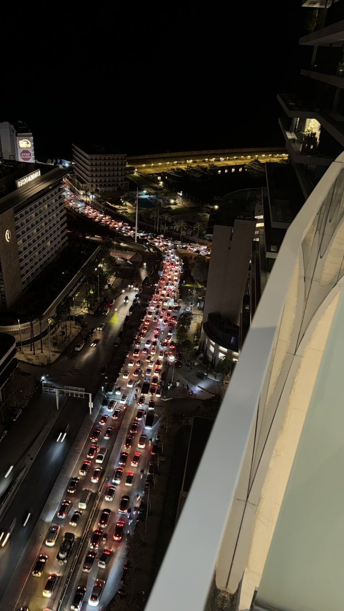 XNews24_7's tweet image. BEIRUT GRIDLOCK: CITY PARALYZED AS IDF ISSUES EVACUATION WARNING
Beirut is in chaos with traffic at a standstill as the IDF drops an urgent evacuation alert for the Bekaa region, including Baalbek and Qasr Nabaa. 
#BeirutGridlock #IDFAlert #EvacuateNow