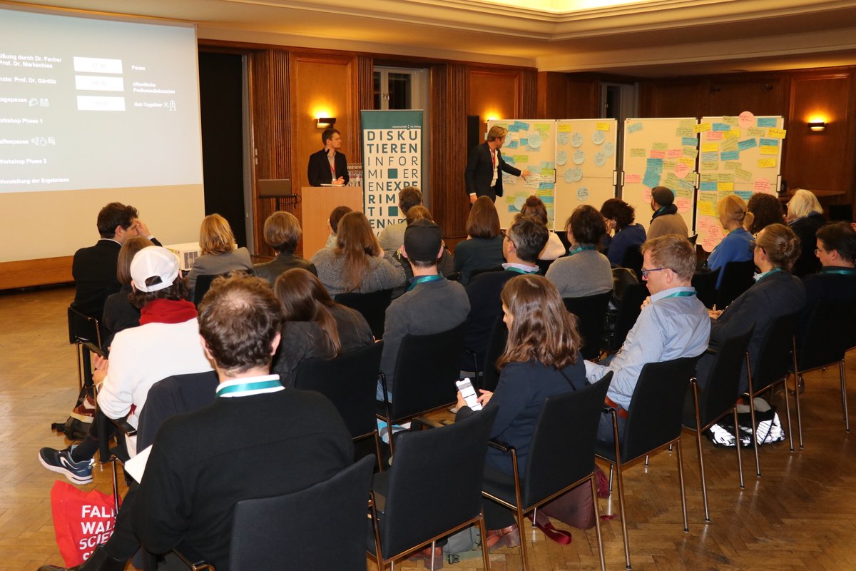 Wie frei ist die #Wisskomm? Und wie kann sie ihrer gesellschaftlichen Verantwortung gerecht werden? Darüber haben wir vergangenen Freitag beim Multistakeholder-Dialog in der <a href="/bbaw_de/">BBAW</a> diskutiert. Wir bedanken uns bei allen Beteiligten für den guten und inspirierenden Austausch!