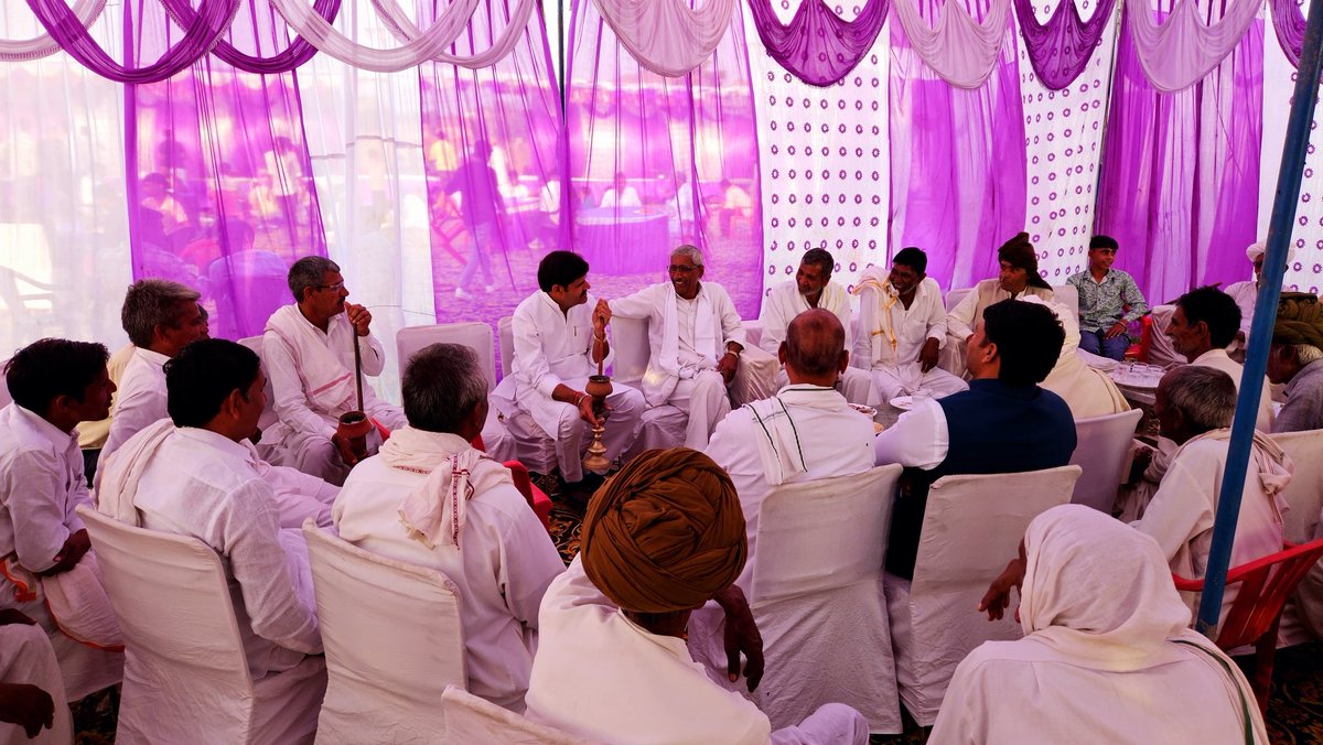 आज विधानसभा क्षेत्र #कोटपुतली में आयोजित विभिन्न शादी समारोह में शामिल होकर मंगलकामनाएं प्रेषित की!

#कोटपुतली 
#ramswaroopkasana 
#कांग्रेस