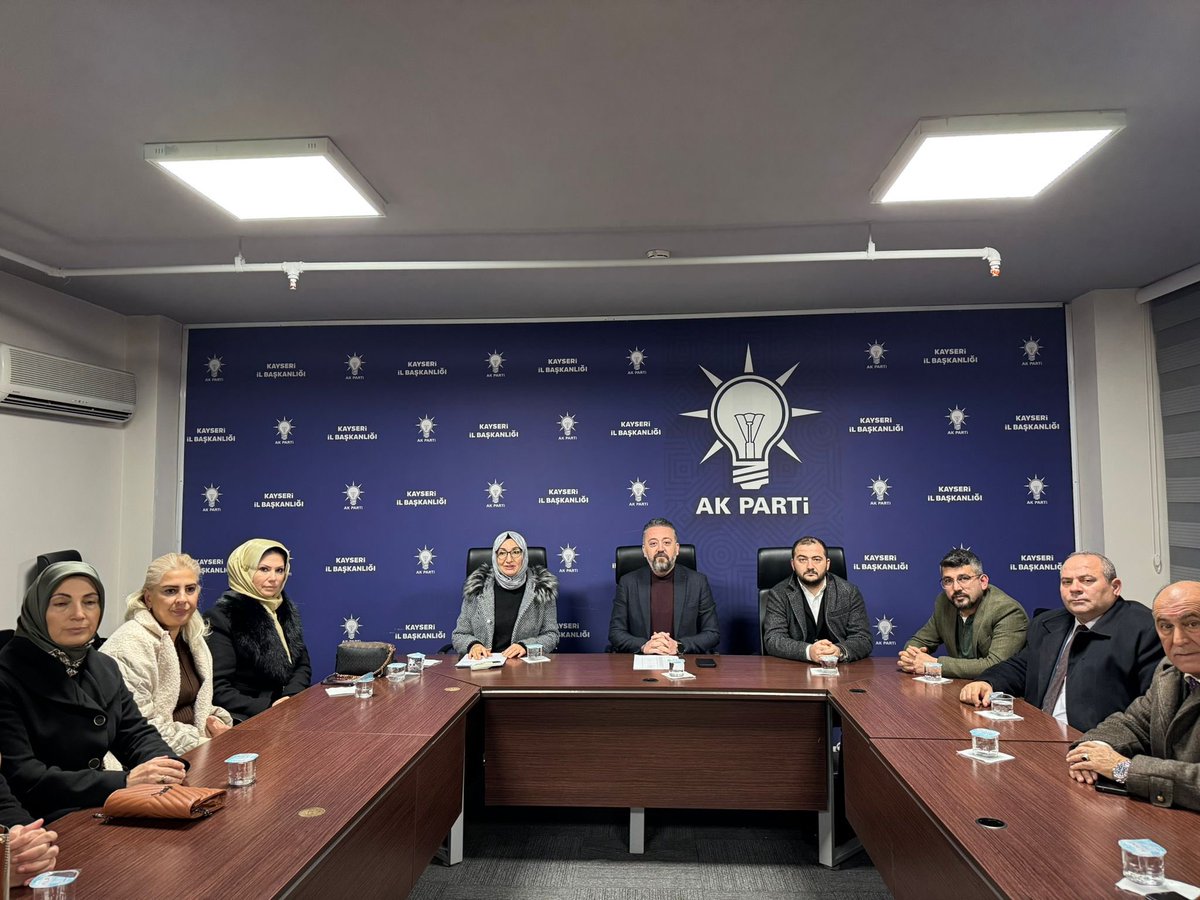 SelcukMelekogl1's tweet photo. Yönetim Kurulu Üyelerimizin katılımıyla Haftalık Olağan Yönetim Kurulu Toplantımızı gerçekleştirdik. Alınan kararların hayırlara vesile olmasını temenni ediyorum.

#SevdamızKocasinan https://t.co/UEO75TyrgV