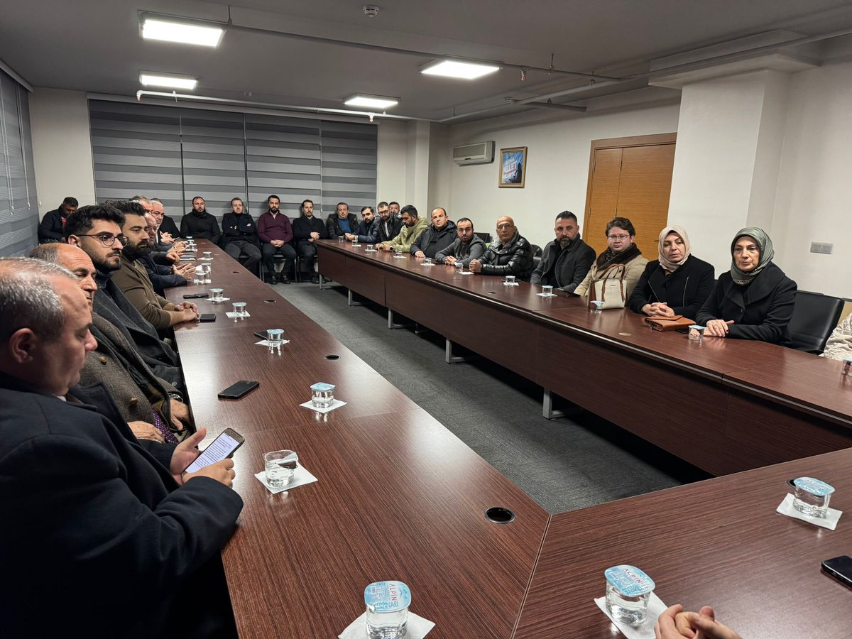SelcukMelekogl1's tweet photo. Yönetim Kurulu Üyelerimizin katılımıyla Haftalık Olağan Yönetim Kurulu Toplantımızı gerçekleştirdik. Alınan kararların hayırlara vesile olmasını temenni ediyorum.

#SevdamızKocasinan https://t.co/UEO75TyrgV